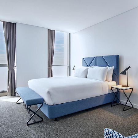 Meriton Suites Liverpool Exteriér fotografie A bedroom at the hotel