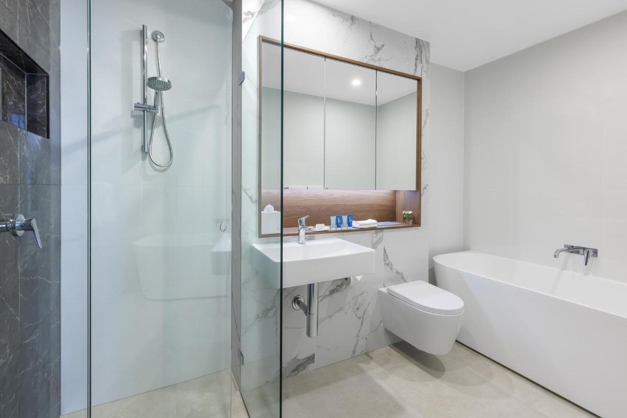 Meriton Suites Liverpool Exteriér fotografie A bathroom in a hotel