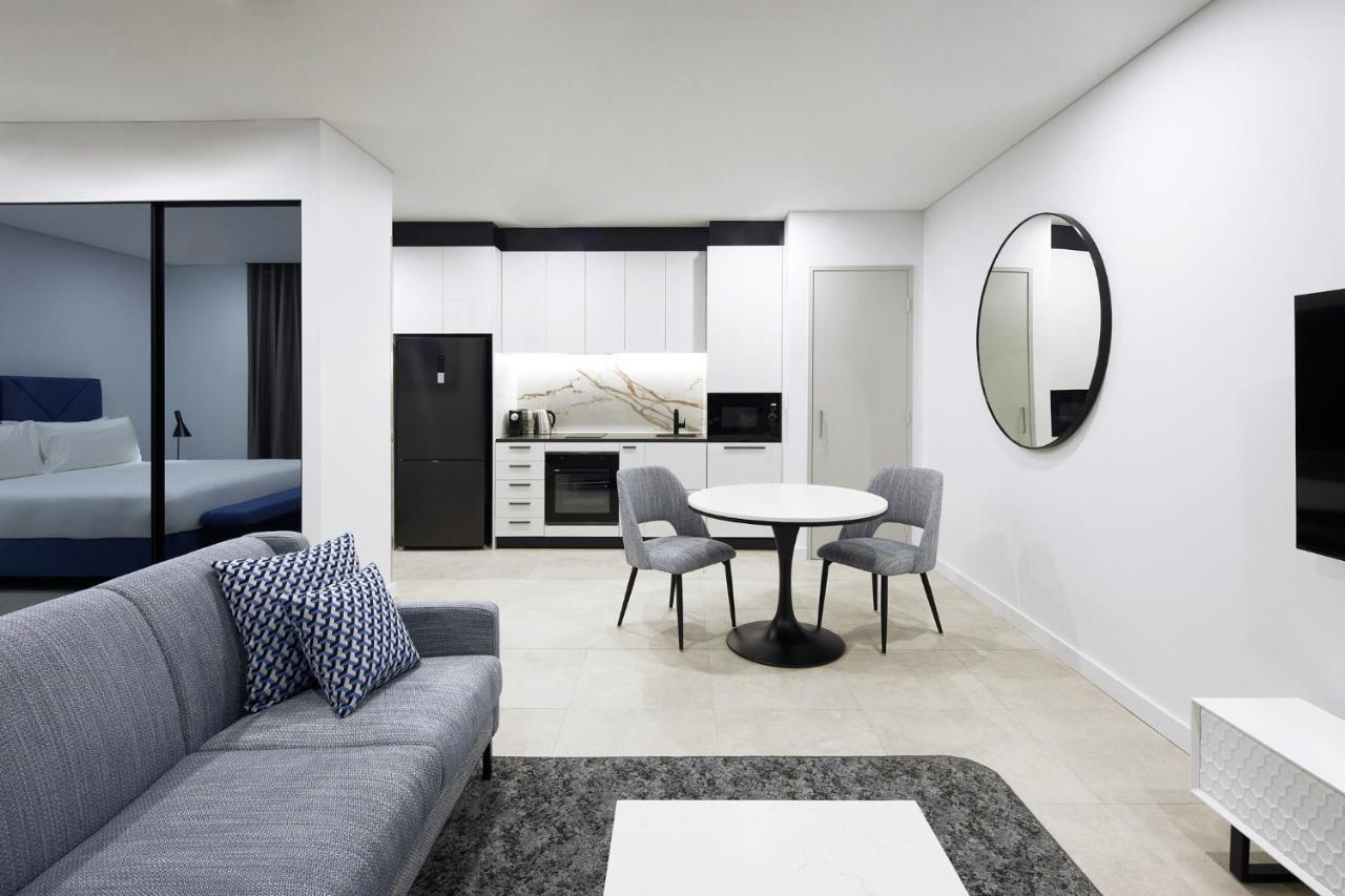 Meriton Suites Liverpool Exteriér fotografie A typical apartment at The Standard