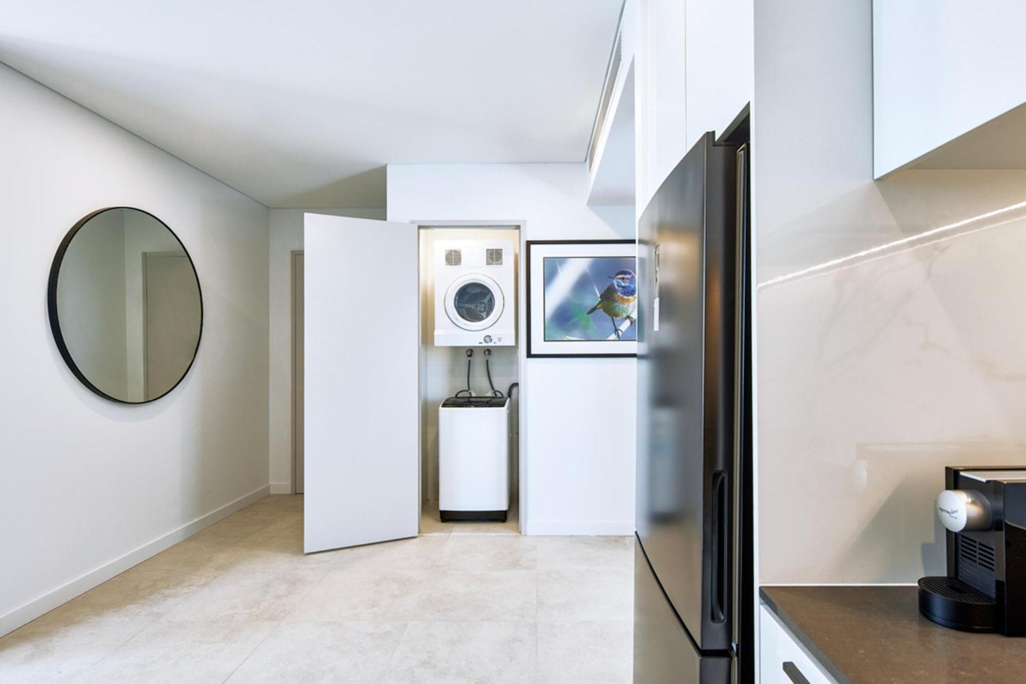 Meriton Suites Liverpool Exteriér fotografie A laundry room in a residential apartment