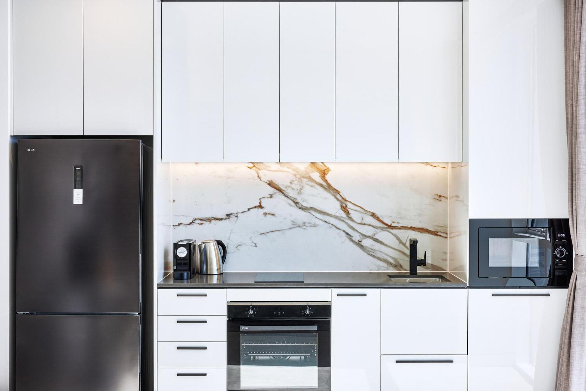 Meriton Suites Liverpool Exteriér fotografie A modern kitchen