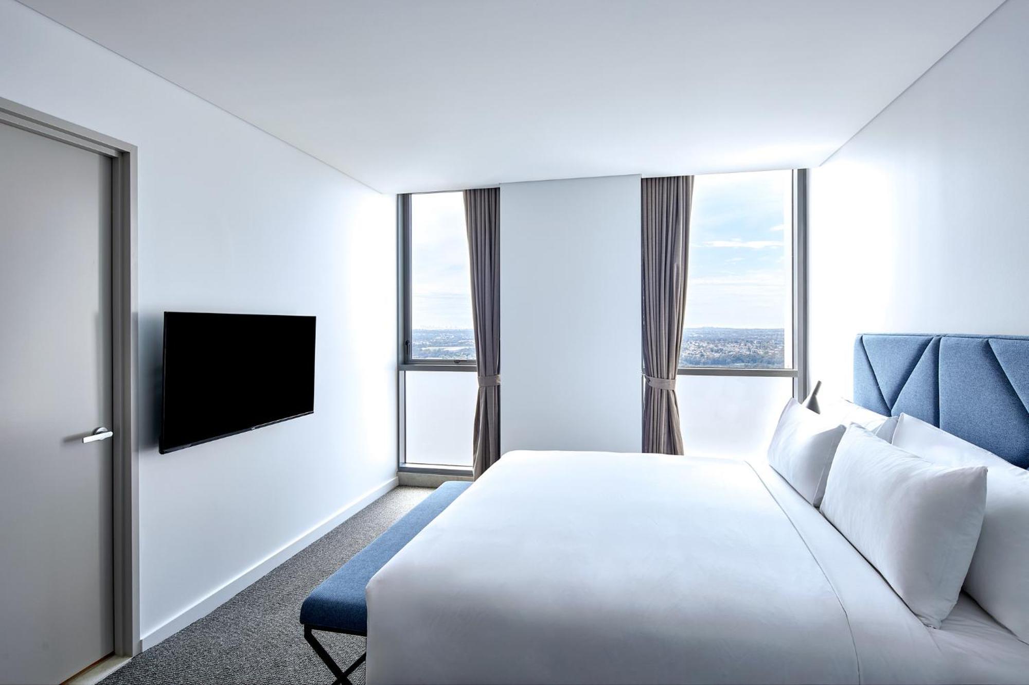 Meriton Suites Liverpool Exteriér fotografie A bedroom at the hotel