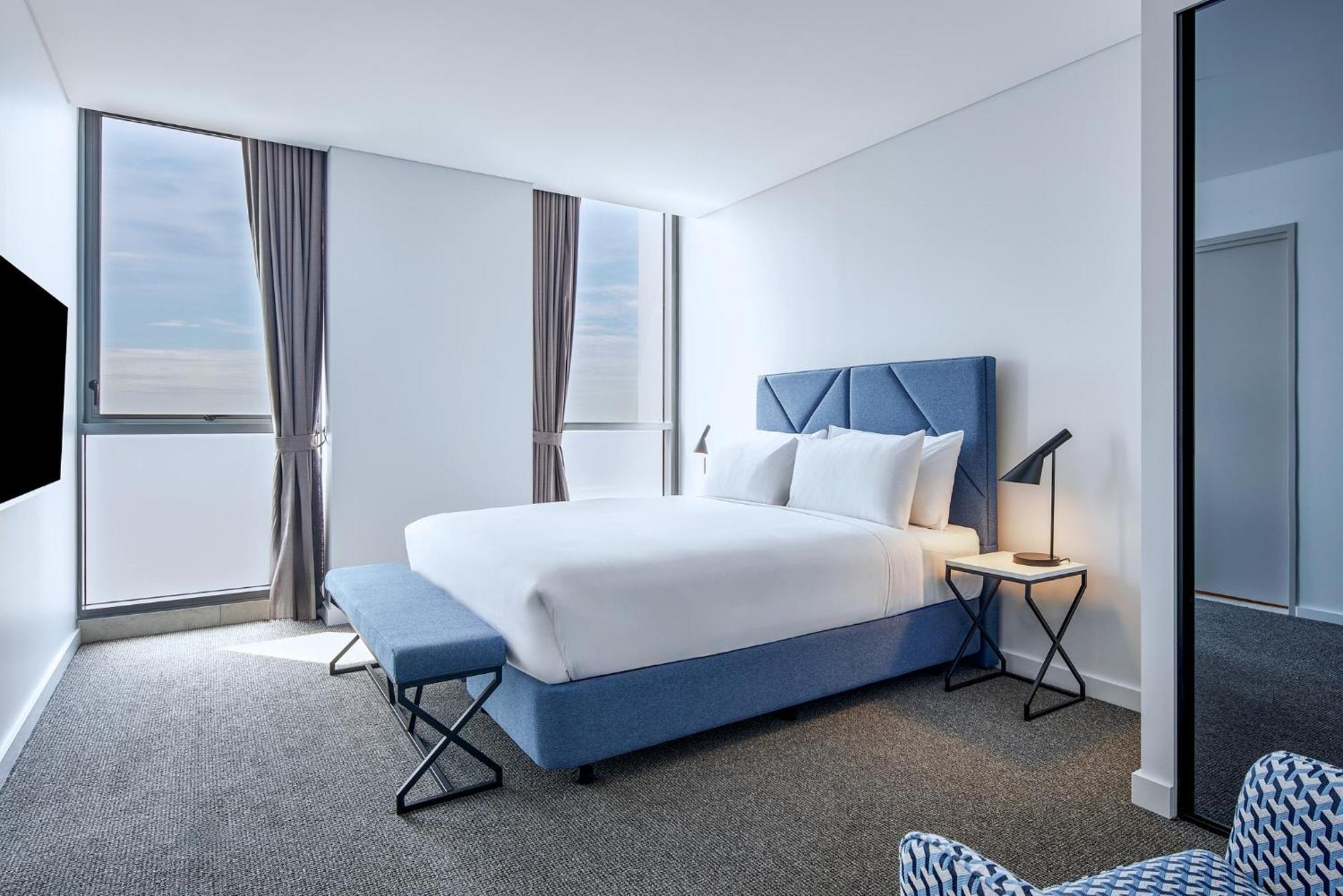 Meriton Suites Liverpool Exteriér fotografie A bedroom at the hotel
