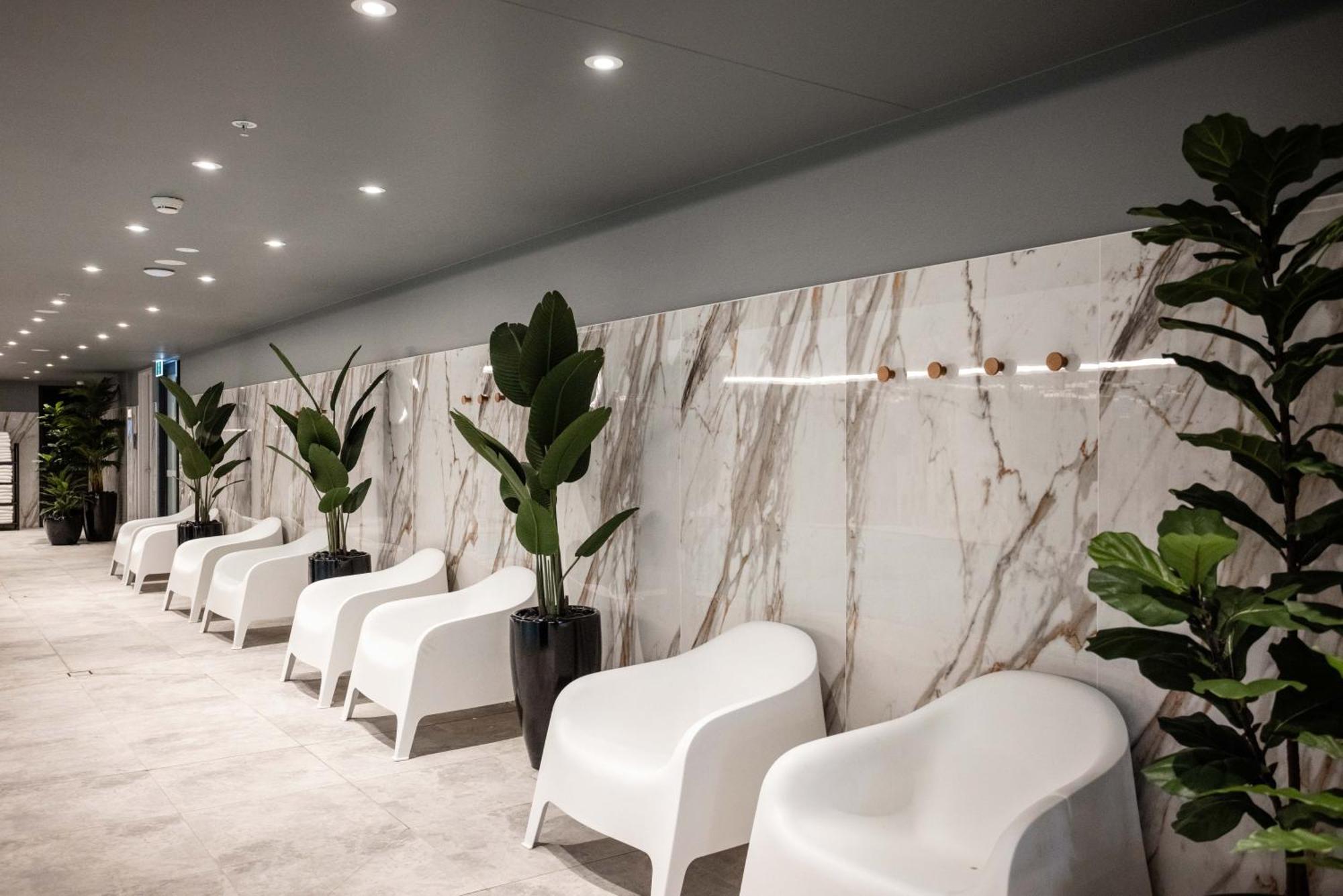Meriton Suites Liverpool Exteriér fotografie The interior of the lounge